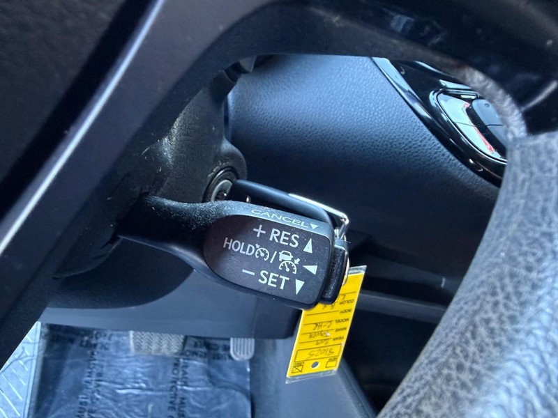 Toyota C-HR Vehicle Image 24