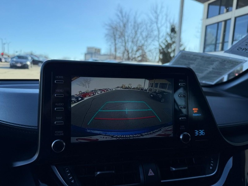 Toyota C-HR Vehicle Image 26