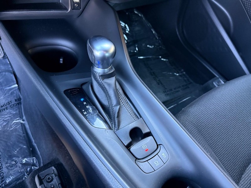 Toyota C-HR Vehicle Image 28