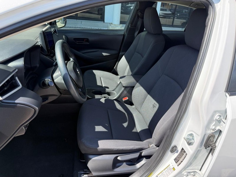 Toyota Corolla Vehicle Image 16