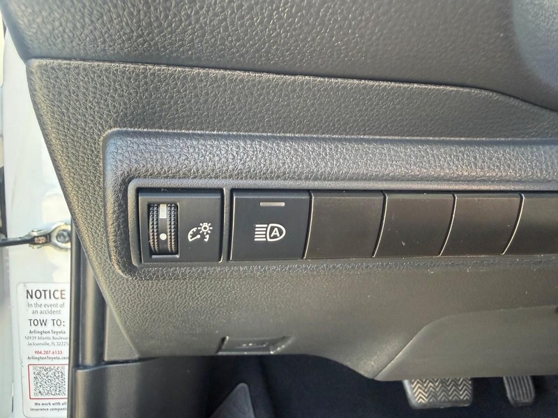 Toyota Corolla Vehicle Image 24