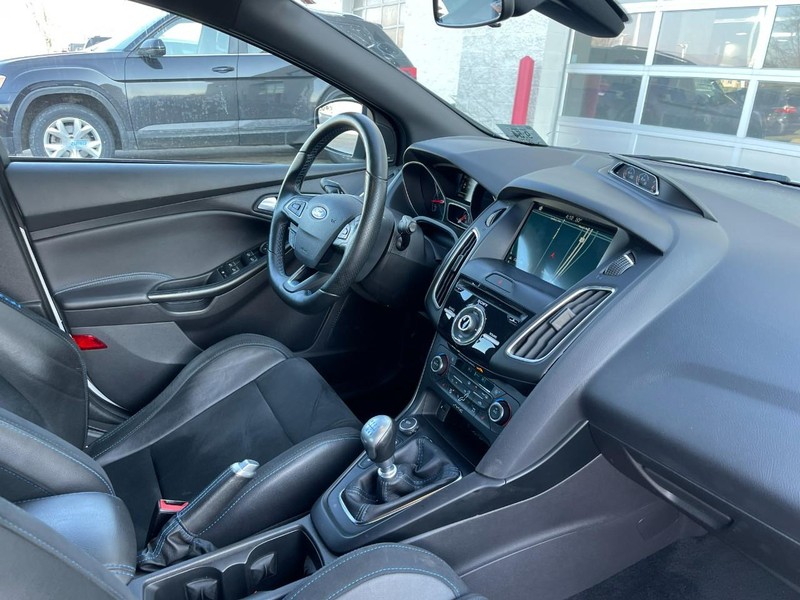 Ford Focus Vehicle Image 02