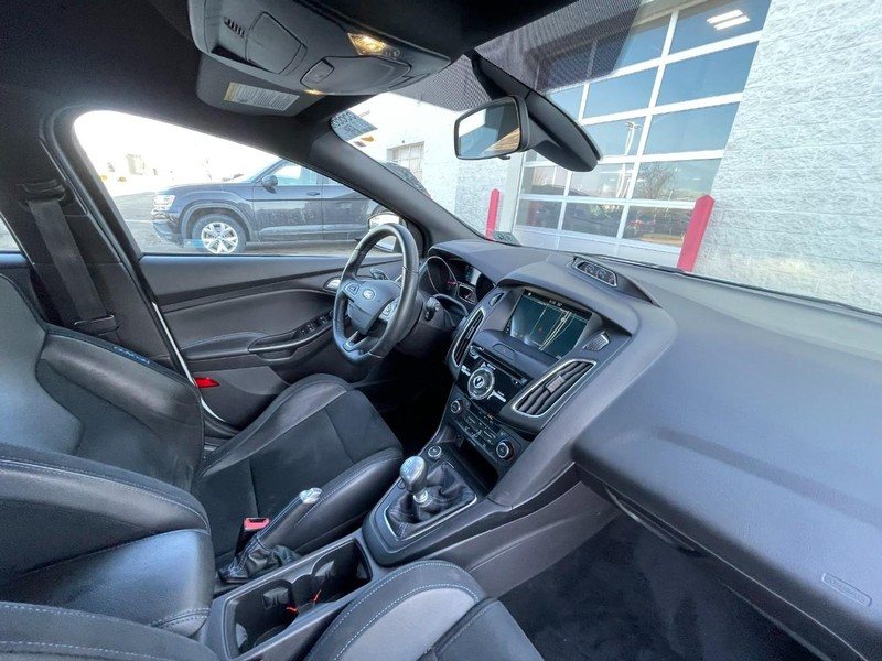 Ford Focus Vehicle Image 05