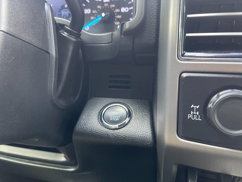 Ford Super Duty F-250 SRW Vehicle Image 25