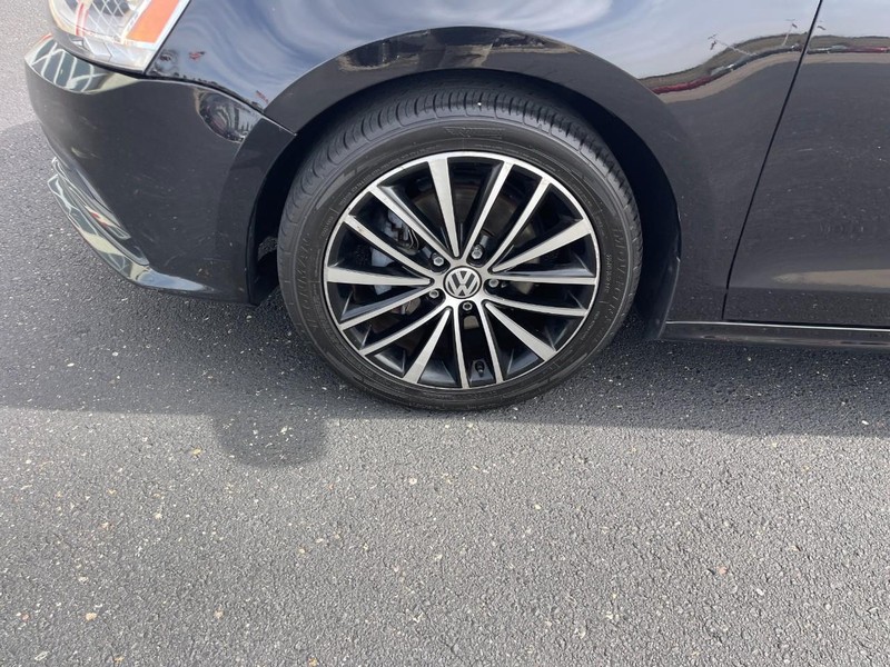 Volkswagen Jetta Sedan Vehicle Image 08