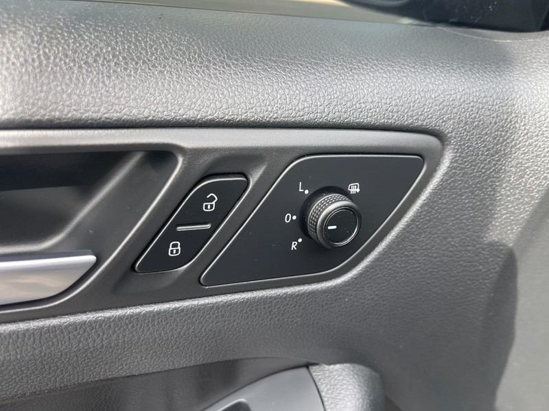 Volkswagen Jetta Sedan Vehicle Image 19