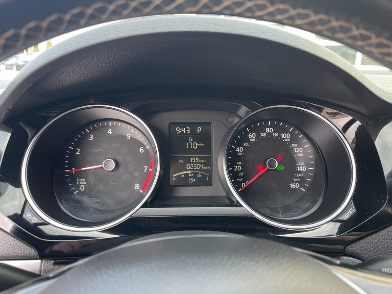 Volkswagen Jetta Sedan Vehicle Image 24