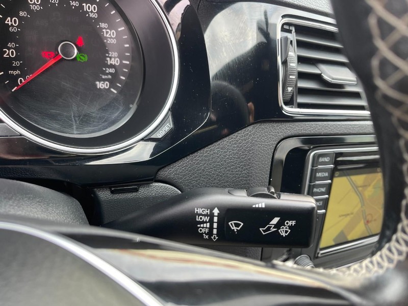 Volkswagen Jetta Sedan Vehicle Image 26