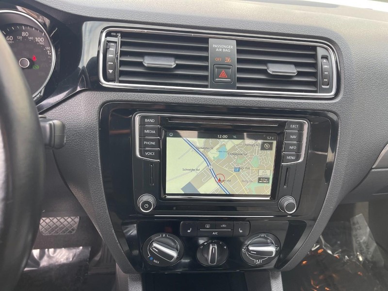 Volkswagen Jetta Sedan Vehicle Image 28