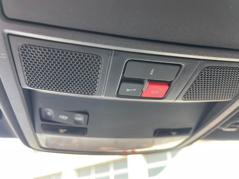 Volkswagen Jetta Sedan Vehicle Image 31