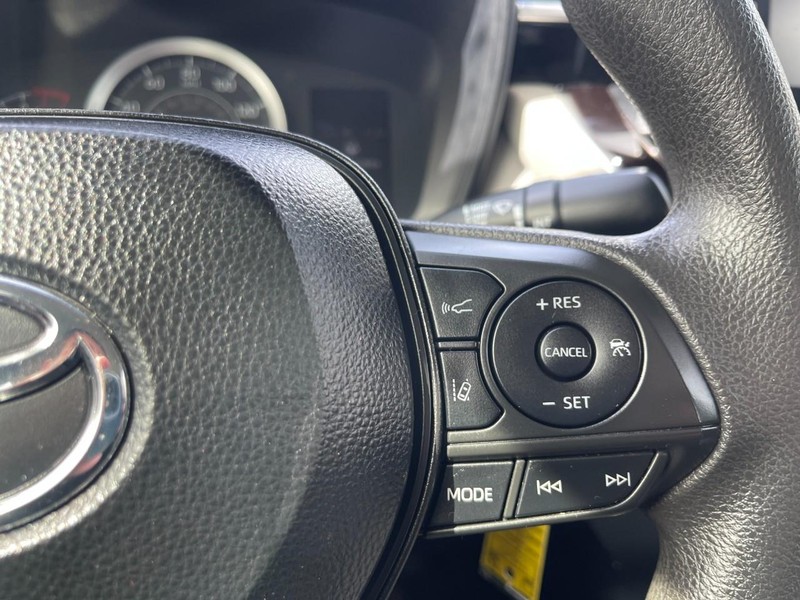 Toyota Corolla Vehicle Image 13