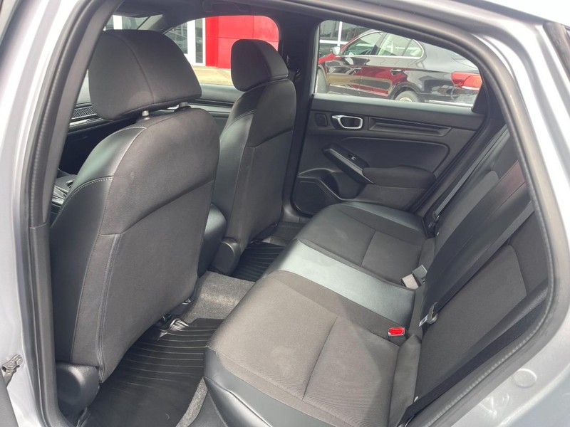 Honda Civic Hatchback Vehicle Image 12