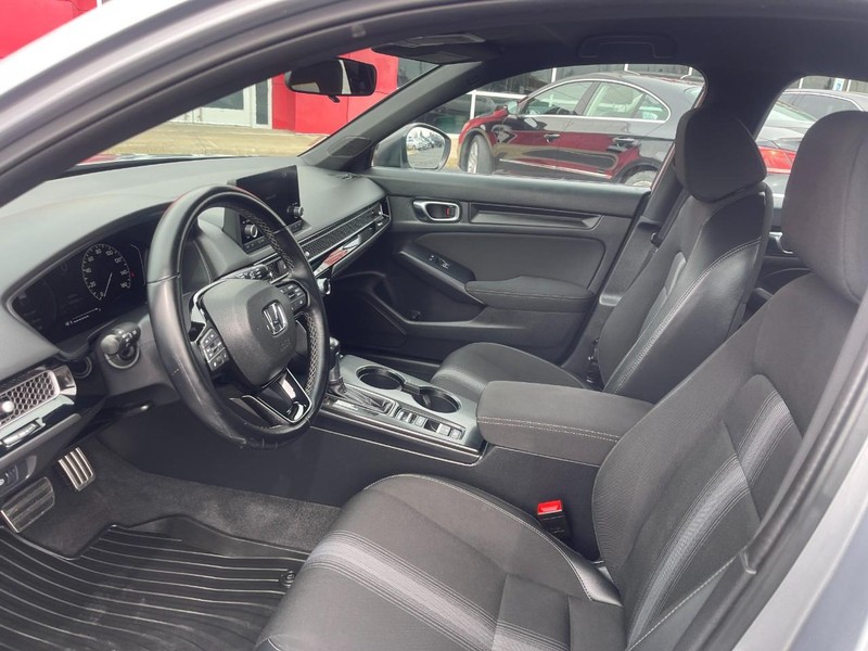 Honda Civic Hatchback Vehicle Image 13