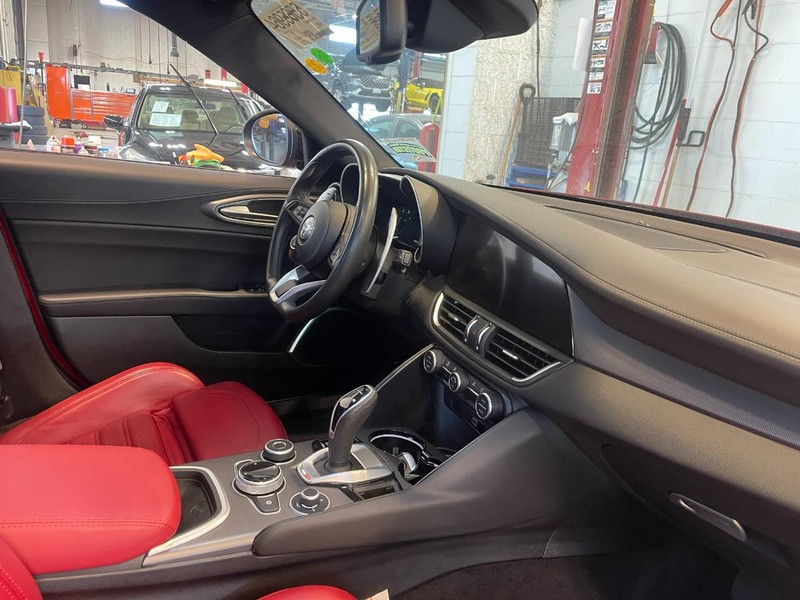 Alfa Romeo Giulia Vehicle Image 02