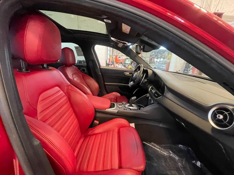 Alfa Romeo Giulia Vehicle Image 04