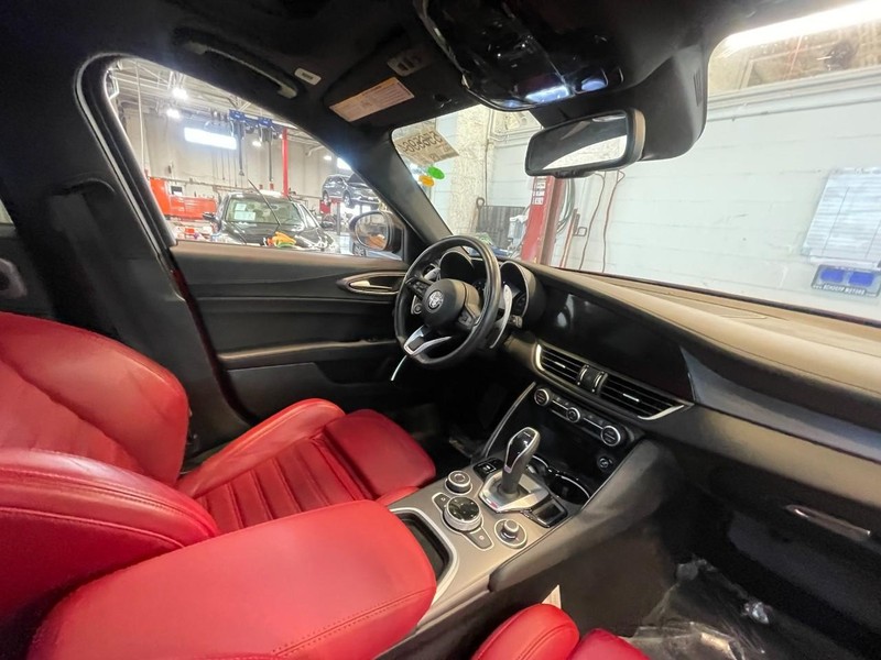 Alfa Romeo Giulia Vehicle Image 05