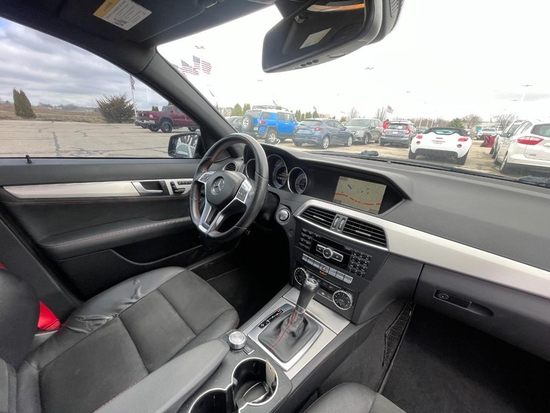 Mercedes-Benz C-Class Vehicle Image 06