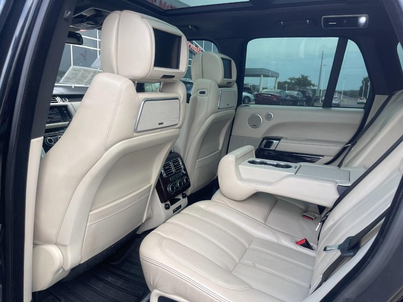 Land Rover Range Rover Vehicle Image 11