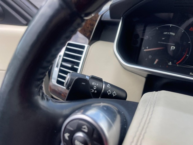 Land Rover Range Rover Vehicle Image 17