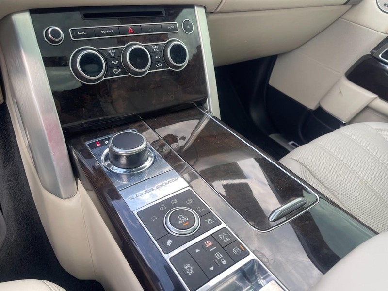Land Rover Range Rover Vehicle Image 19