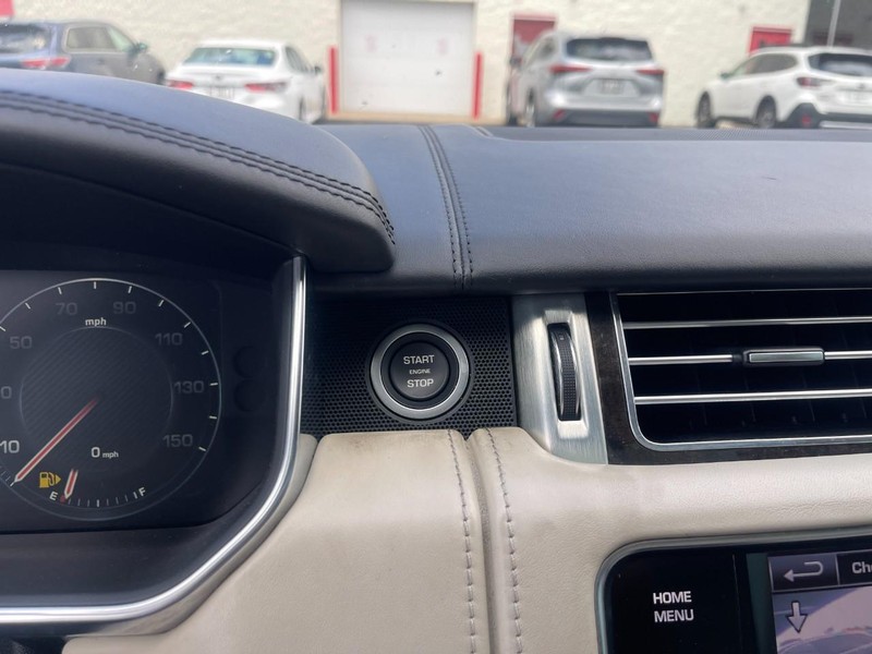 Land Rover Range Rover Vehicle Image 22