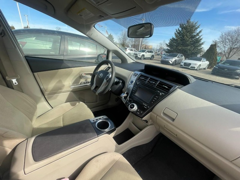 Toyota Prius V Vehicle Image 05