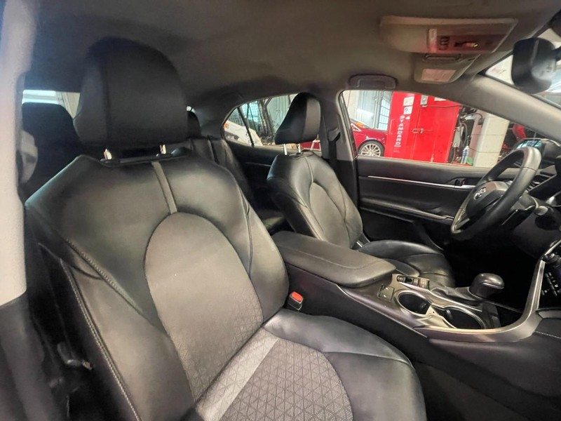 Toyota Camry Vehicle Image 10