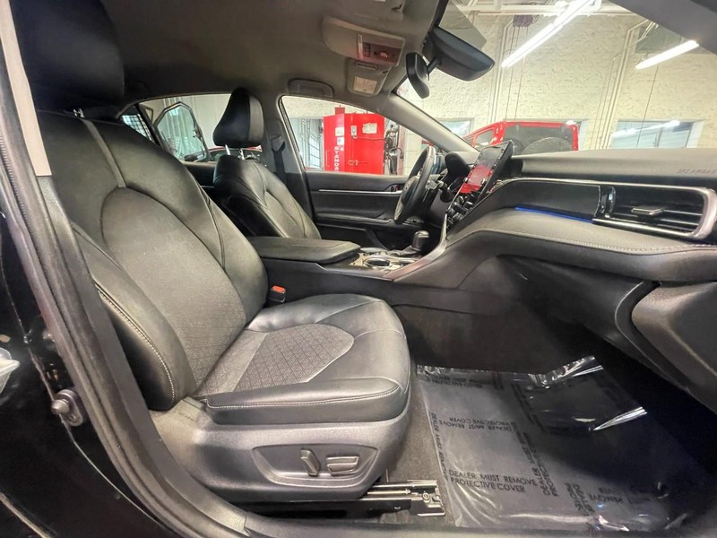 Toyota Camry Vehicle Image 11