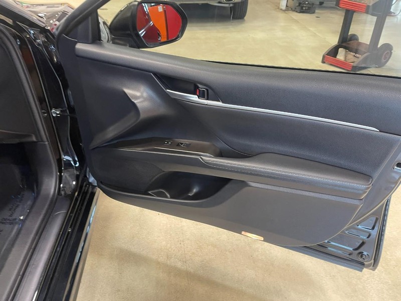 Toyota Camry Vehicle Image 12