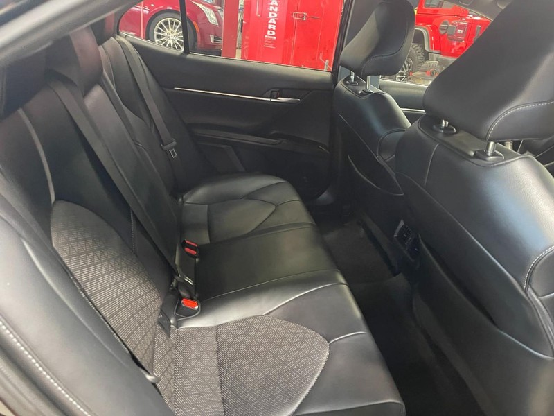 Toyota Camry Vehicle Image 13