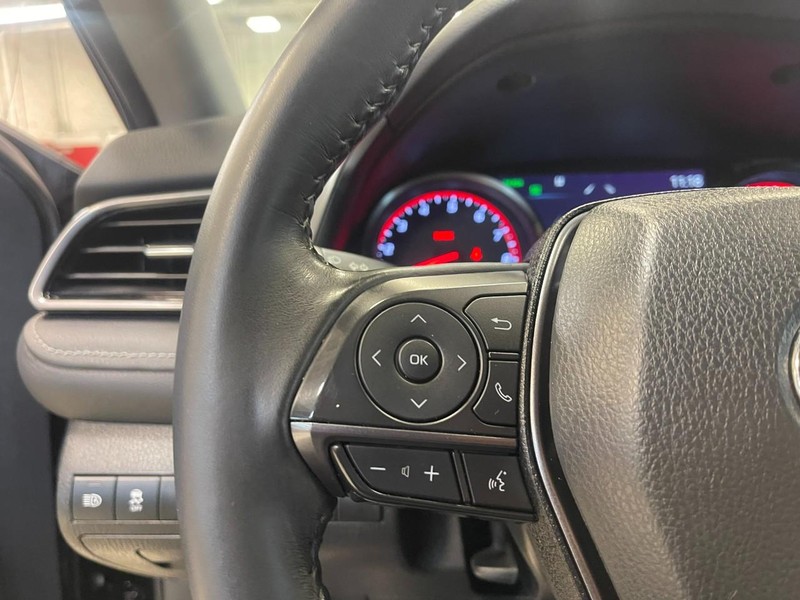 Toyota Camry Vehicle Image 23