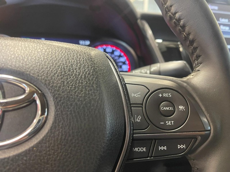 Toyota Camry Vehicle Image 24