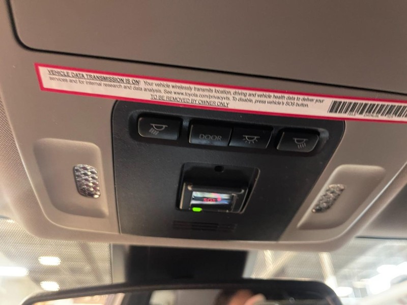 Toyota Camry Vehicle Image 34