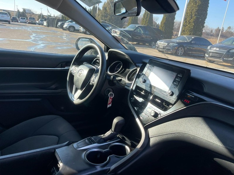 Toyota Camry Vehicle Image 02