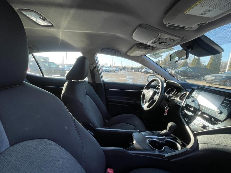 Toyota Camry Vehicle Image 03