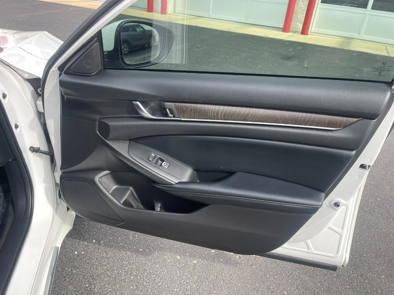 Honda Accord Sedan Vehicle Image 09