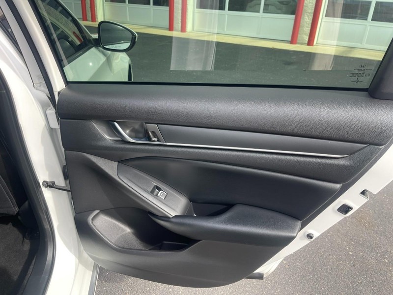 Honda Accord Sedan Vehicle Image 12