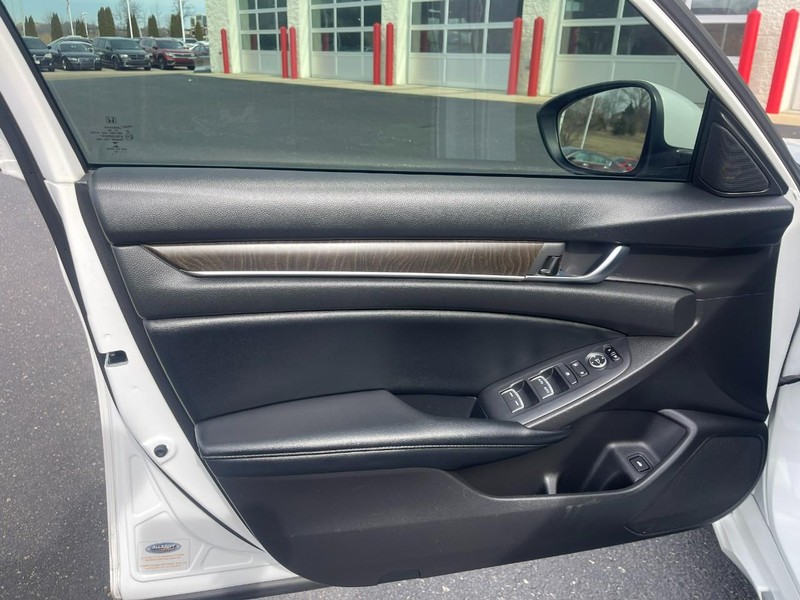 Honda Accord Sedan Vehicle Image 18