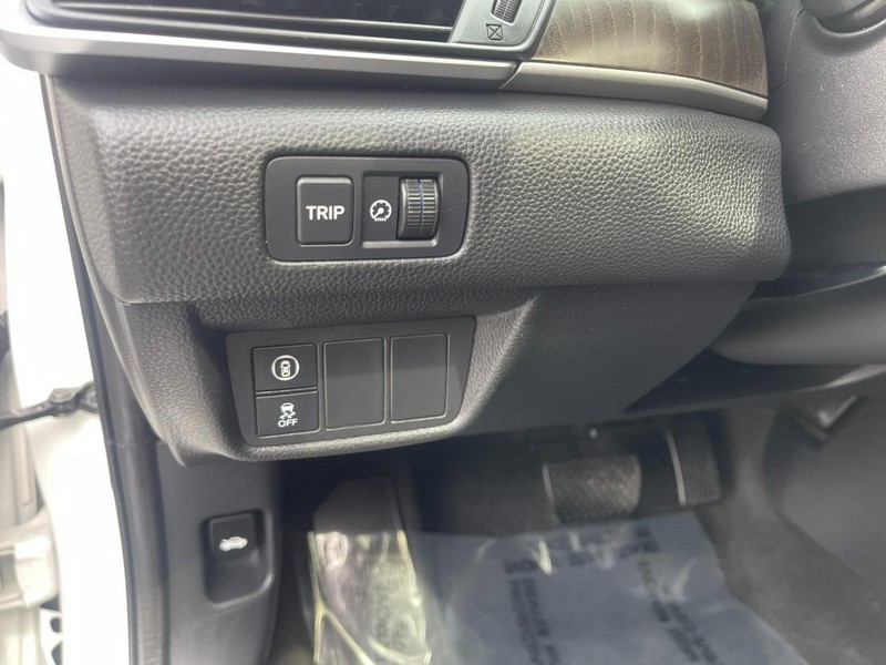 Honda Accord Sedan Vehicle Image 20