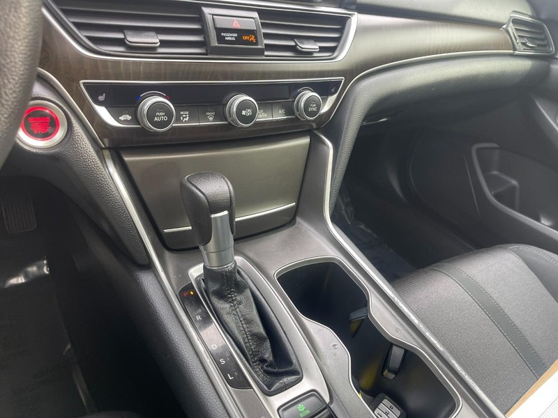 Honda Accord Sedan Vehicle Image 27
