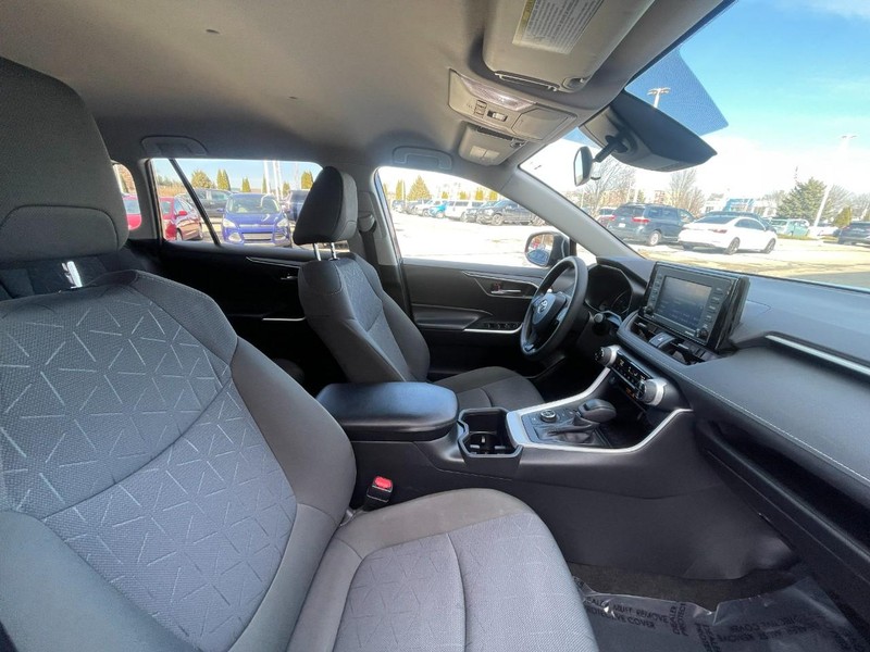 Toyota RAV4 Vehicle Image 10