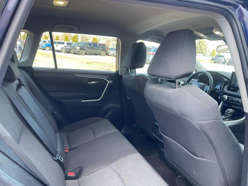 Toyota RAV4 Vehicle Image 12