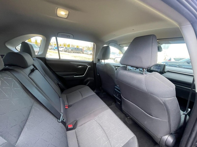 Toyota RAV4 Vehicle Image 13
