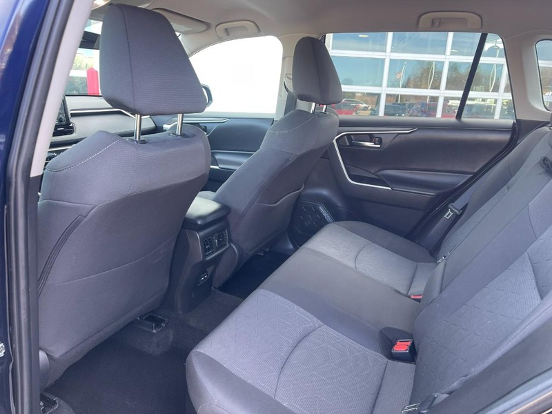 Toyota RAV4 Vehicle Image 16