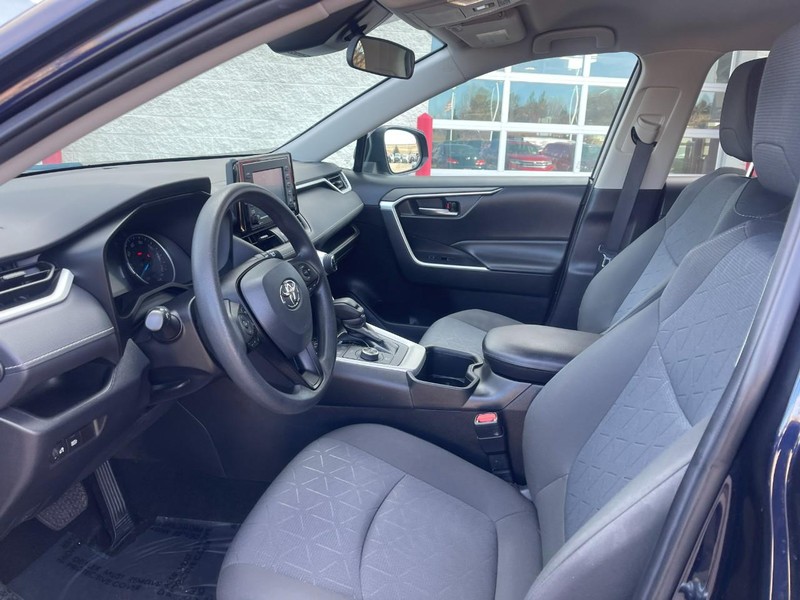 Toyota RAV4 Vehicle Image 18