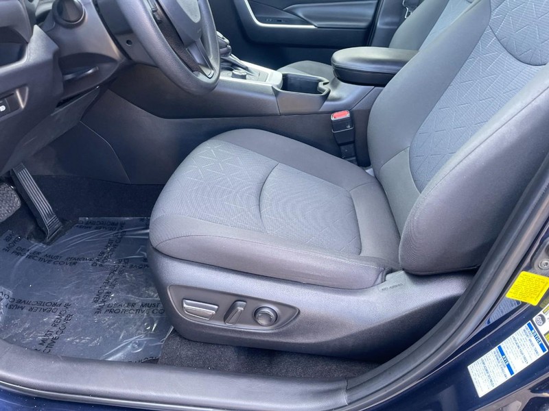 Toyota RAV4 Vehicle Image 19