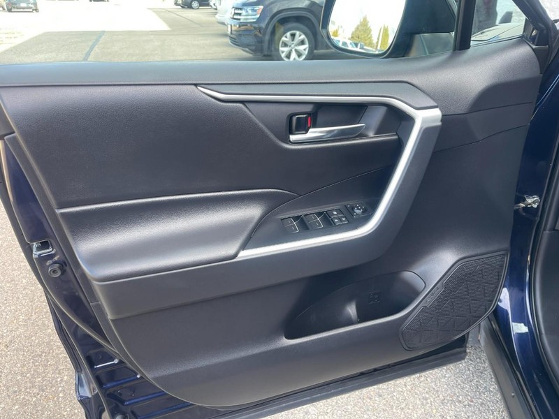 Toyota RAV4 Vehicle Image 20