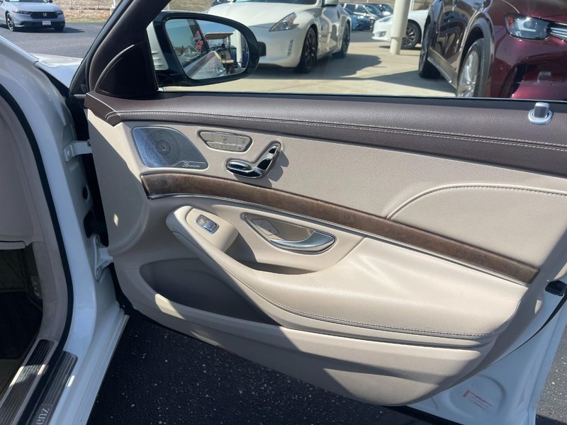 Mercedes-Benz S-Class Vehicle Image 09