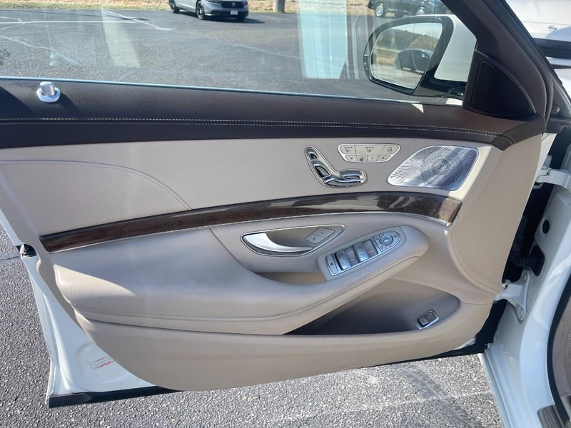 Mercedes-Benz S-Class Vehicle Image 18