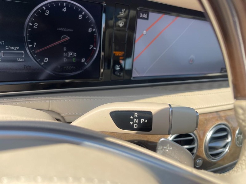 Mercedes-Benz S-Class Vehicle Image 25